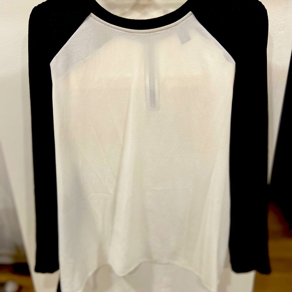 Black sleeves and white blouse with zipper back - Picture 1 of 3